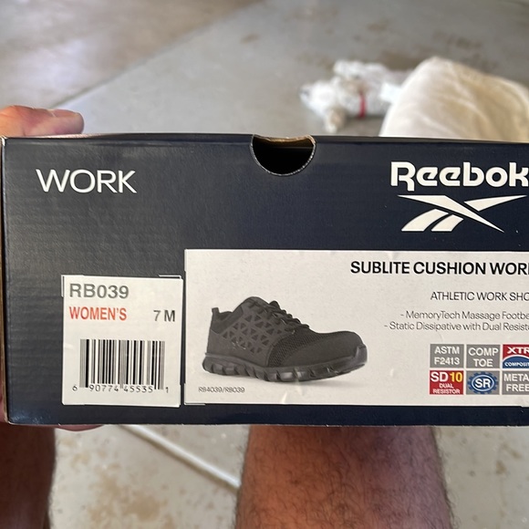 Women new pair Reebok work size 7M - Picture 4 of 9